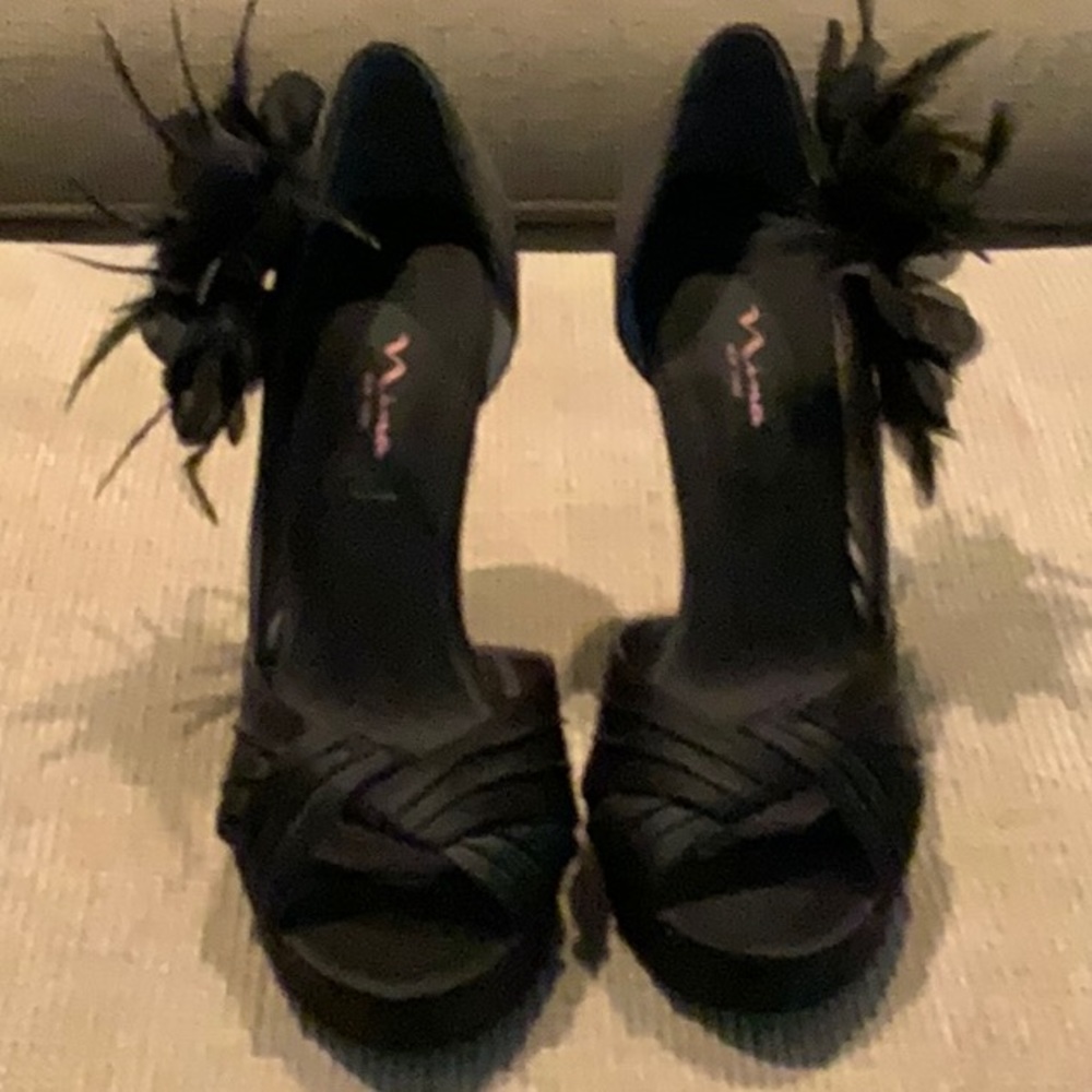 Nina (New York) Platform Peep-toe heels in Black. Women’s size 41 (11)